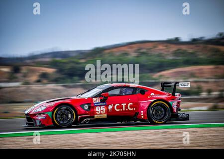 95 ADAM Jonny (gbr), HARSHORNE John (gbr), CHAVES Henrique (prt), Oman Racing avec TF Sport, Aston Martin Vantage AMR, Aktion während der 4 Stunden von Portimao 2022, 6. Rennen der European Le Mans Series 2022 auf dem Algarve International Circuit vom 14. Bis 16. Oktober in Portimao, Portugal - Foto Paulo Maria / DPPI Stockfoto