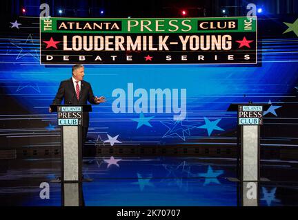 Atlanta, Georgia, USA. 16. Oktober 2022. MARK GONSALVES, republikanischer Kandidat für die Vertretung des Kongressbezirks 7. in Georgia, debattiert im Rahmen der Diskussionsreihe Loudermilk-Young General Election Debate Series des Atlanta Press Club, die 06 in den Studios des Georgia Public Broadcasting stattfindet, über die Repräsentantin von Georgia, Lucy McBath (nicht gezeigt). Vor den Umfragen lehnte Frau McBath eine Teilnahme an der Debatte ab. (Foto: © Brian Cahn/ZUMA Press Wire) Stockfoto