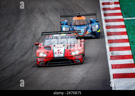 95 ADAM Jonny (gbr), HARSHORNE John (gbr), CHAVES Henrique (prt), Oman Racing avec TF Sport, Aston Martin Vantage AMR, Aktion während der 4 Stunden von Portimao 2022, 6. Rennen der European Le Mans Series 2022 auf dem Algarve International Circuit vom 14. Bis 16. Oktober in Portimao, Portugal - Foto Paulo Maria / DPPI Stockfoto