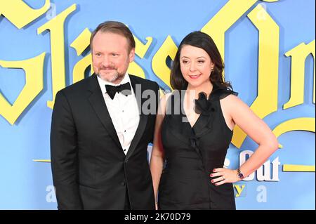 London, Großbritannien. 16. Oktober 2022. Rian Johnson und Karina Longworth kommen beim Glass Onion: A Knives Out Mystery - BFI London Film Festival an, Abschlussgala am 16. Oktober 2022, London, Großbritannien. Kredit: Siehe Li/Picture Capital/Alamy Live News Kredit: Siehe Li/Picture Capital/Alamy Live News Kredit: Siehe Li/Picture Capital/Alamy Live News Stockfoto