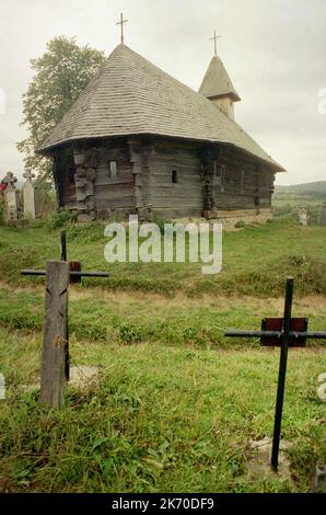 Șinca Nouă, County Brasov, Rumänien, 2000. Außenansicht der hölzernen Kirche, einem historischen Denkmal aus dem 18. Jahrhundert. Stockfoto