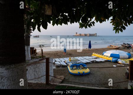 Mersin, Türkei - 24. August 2021: Kizkalesi oder Maiden Castle in der Nähe von Mersin Stockfoto