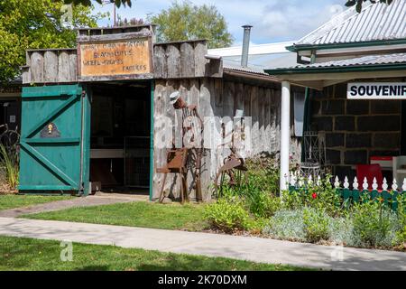 Millthorpe Heritage Village in New South Wales, in der Nähe von Orange, Golden Memories Museum, Schmied und Radschreiber, Australien Stockfoto