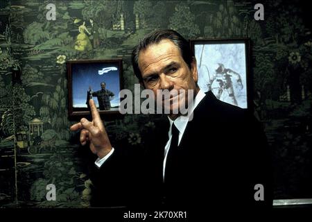 TOMMY LEE JONES, MÄNNER IN SCHWARZ II, 2002 Stockfoto