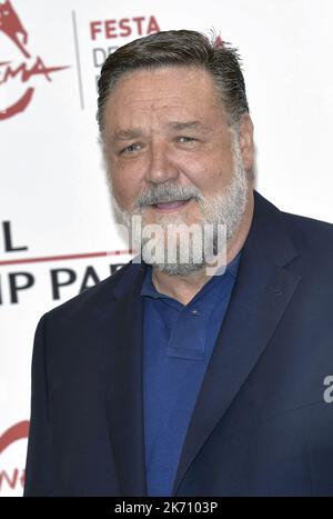Rom, Italien. 16. Oktober 2022. Regisseur Russell Crowe nimmt am Sonntag, 16. Oktober 2022, in Rom, Italien, an der Fotowand für „Poker Face“ Teil, die während des Filmfestivals 17. in Rom im Auditorium Parco della Musica stattfand. Foto von Rocco Spaziani/UPI Credit: UPI/Alamy Live News Stockfoto