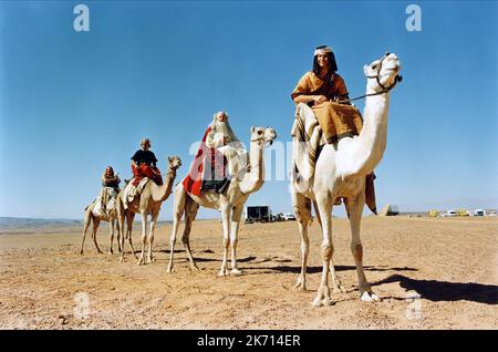 GERARD DEPARDIEU, Christian Clavier, CLAUDE RICH, EDOUARD BAER, Asterix und Obelix: MISSION CLEOPATRA, 2002 Stockfoto