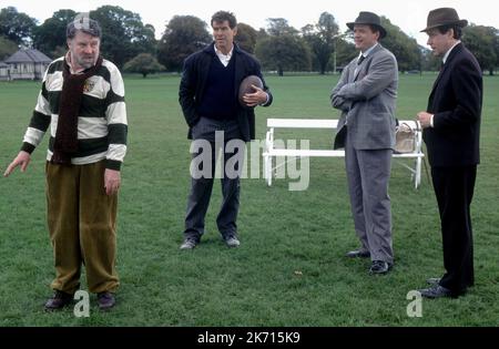 ALAN BATES, PIERCE BROSNAN, AIDAN QUINN, STEPHEN REA, Evelyn, 2002 Stockfoto