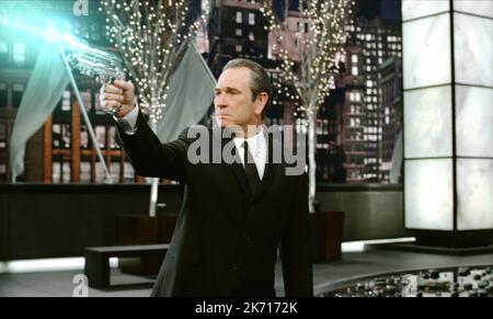 TOMMY LEE JONES, MÄNNER IN SCHWARZ II, 2002 Stockfoto