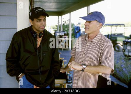 M.NIGHT SHYAMALAN, Frank Marshall, Schilder, 2002 Stockfoto