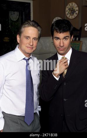 MICHAEL DOUGLAS, ERIC MCCORMACK, Wille und Gnade: Saison 5, 2002 Stockfoto