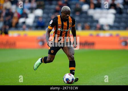 Hull, Großbritannien. 16. Oktober 2022. Jean Micha‘l Seri #24 von Hull City während des Sky Bet Championship-Spiels Hull City gegen Birmingham City im MKM Stadium, Hull, Großbritannien, 16.. Oktober 2022 (Foto von Ben Early/News Images) in Hull, Großbritannien am 10/16/2022. (Foto von Ben Early/News Images/Sipa USA) Quelle: SIPA USA/Alamy Live News Stockfoto