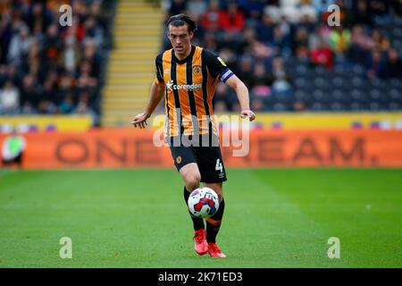 Hull, Großbritannien. 16. Oktober 2022. Jacob Greaves #4 von Hull City während des Sky Bet Championship-Spiels Hull City gegen Birmingham City im MKM Stadium, Hull, Großbritannien, 16.. Oktober 2022 (Foto von Ben Early/News Images) in Hull, Großbritannien am 10/16/2022. (Foto von Ben Early/News Images/Sipa USA) Quelle: SIPA USA/Alamy Live News Stockfoto