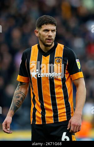 Hull, Großbritannien. 16. Oktober 2022. Tobias Figueiredo #6 von Hull City während des Sky Bet Championship-Spiels Hull City gegen Birmingham City im MKM Stadium, Hull, Großbritannien, 16.. Oktober 2022 (Foto von Ben Early/News Images) in Hull, Großbritannien am 10/16/2022. (Foto von Ben Early/News Images/Sipa USA) Quelle: SIPA USA/Alamy Live News Stockfoto