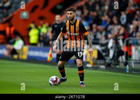 Hull, Großbritannien. 16. Oktober 2022. Ukan Sinik #11 von Hull City während des Sky Bet Championship-Spiels Hull City gegen Birmingham City im MKM Stadium, Hull, Großbritannien, 16.. Oktober 2022 (Foto von Ben Early/News Images) in Hull, Großbritannien am 10/16/2022. (Foto von Ben Early/News Images/Sipa USA) Quelle: SIPA USA/Alamy Live News Stockfoto