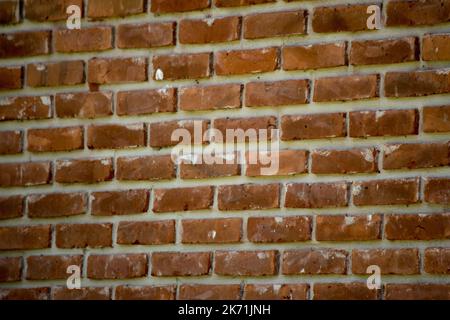 Hintergrund einer alten freiliegenden Ziegelmauer Stockfoto