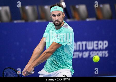 Der Belgier Ruben Bemelmans, der während des Qualifikationsspiels zwischen dem Franzosen Blancaneaux und dem Belgier Bemelmans beim ATP-Turnier European Open Tennis in Antwerpen am Sonntag, den 16. Oktober 2022, in Aktion stand. BELGA FOTO LAURIE DIEFFEMBACQ Stockfoto
