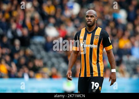 Hull, Großbritannien. 16. Oktober 2022. îscar Estupi-‡n #19 von Hull City während des Sky Bet Championship-Spiels Hull City gegen Birmingham City im MKM Stadium, Hull, Großbritannien, 16.. Oktober 2022 (Foto von Ben Early/News Images) in Hull, Großbritannien am 10/16/2022. (Foto von Ben Early/News Images/Sipa USA) Quelle: SIPA USA/Alamy Live News Stockfoto