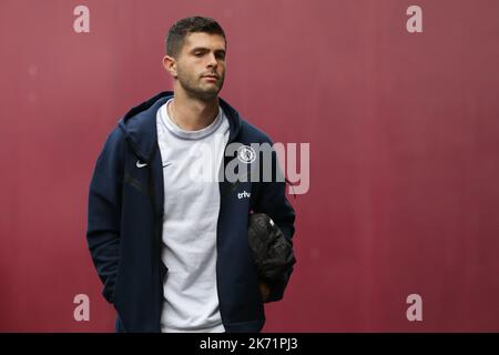 Christian Pulisic #10 von Chelsea kommt während des Premier League-Spiels Aston Villa gegen Chelsea in Villa Park, Birmingham, Großbritannien, 16.. Oktober 2022 (Foto von Phil Bryan/News Images) in, am 10/16/2022. (Foto von Phil Bryan/News Images/Sipa USA) Quelle: SIPA USA/Alamy Live News Stockfoto