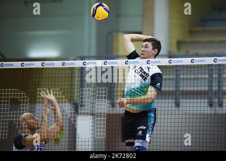 PalaBianchini, Latina, Italien, 16. Oktober 2022, Petkovic Dusan Angriff (Pallavolo Padova) während des Top Volley Cisterna gegen Pallavolo Padova - Volleyball Stockfoto