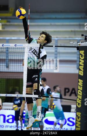 PalaBianchini, Latina, Italien, 16. Oktober 2022, Takahashi lief Attacke (Pallavolo Padova) während des Top Volley Cisterna gegen Pallavolo Padova - Volleyball Stockfoto