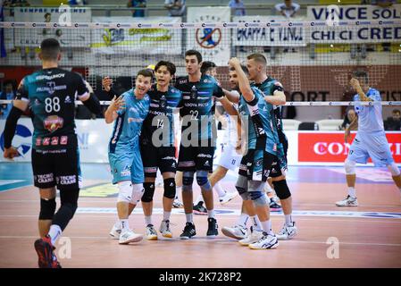 PalaBianchini, Latina, Italien, 16. Oktober 2022, Jubel (Pallavolo Padova) während des Top Volley Cisterna gegen Pallavolo Padova - Volleyball Ital SE Stockfoto