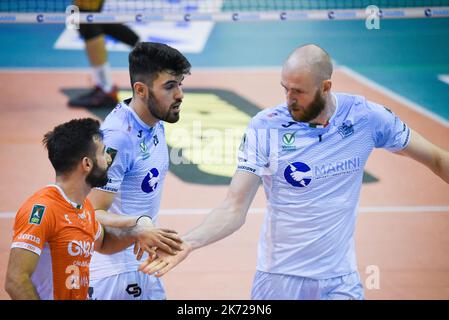 PalaBianchini, Latina, Italien, 16. Oktober 2022, Jubel (Top Volley Cisterna) während der Top Volley Cisterna gegen Pallavolo Padova - Volleyball Italienisch Stockfoto