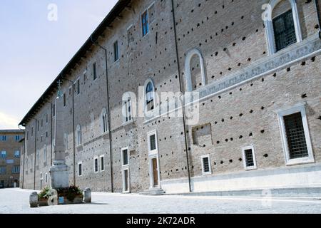 Piazza del Rinascimento mit Palazzo Ducale, Urbino, Pesaro Urbino, Marken, Italien, Europa Stockfoto