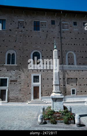 Piazza del Rinascimento mit Palazzo Ducale, Urbino, Pesaro Urbino, Marken, Italien, Europa Stockfoto