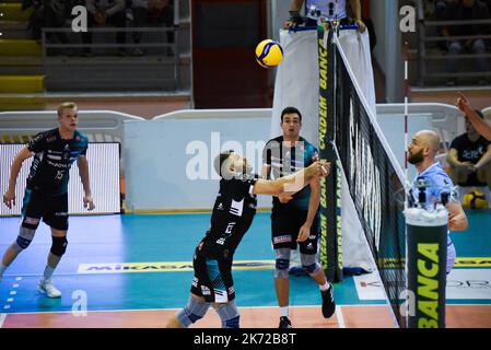 PalaBianchini, Latina, Italien, 16. Oktober 2022, Saitta Davide (Pallavolo Padova) während des Top Volley Cisterna gegen Pallavolo Padova - Volleyball Italienisch Stockfoto