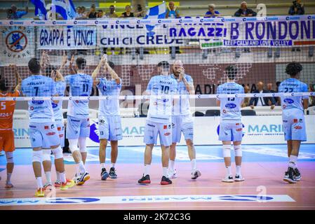 PalaBianchini, Latina, Italien, 16. Oktober 2022, Jubel (Top Volley Cisterna) während der Top Volley Cisterna gegen Pallavolo Padova - Volleyball Italienisch Stockfoto