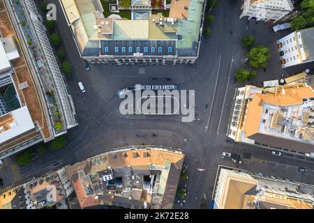 Zürich, Schweiz: Blick von oben auf den Platz der Parade, auf dem sich die grössten Schweizer Banken und Luxushotels der grössten Stadt der Schweiz befinden Stockfoto