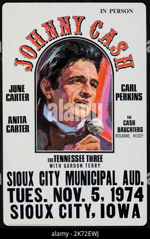 Johnny Cash (June Carter, Carl Perkins, Anita Carter, The Cash Daughters) In Person (1974). Sioux City City City City City – Konzertfenster Für Konzerte Im Auditorium. Stockfoto