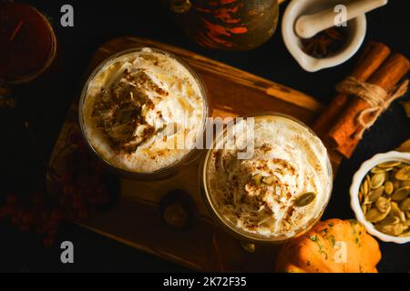 Herbst Hot Spicy Drink für Halloween oder Thanksgiving. Stockfoto