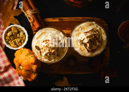 Herbst Hot Spicy Drink für Halloween oder Thanksgiving. Stockfoto