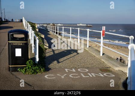 Die Promenade von southwold suffolk england in der Wintersonne Stockfoto