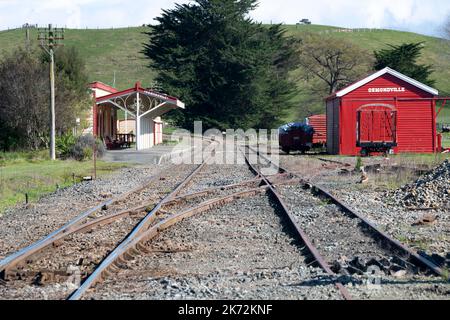 Historischer restaurierter Bahnhof und Warenschuppen, Ormondville, Tararua District, North Island, Neuseeland Stockfoto