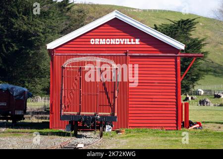 Eisenbahngüterschuppen und -Wagen, Ormondville, Tararua District, North Island, Neuseeland Stockfoto