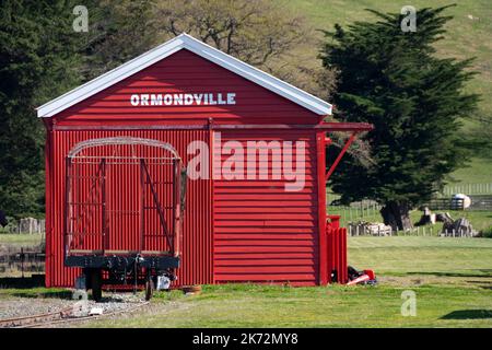 Eisenbahngüterschuppen und -Wagen, Ormondville, Tararua District, North Island, Neuseeland Stockfoto