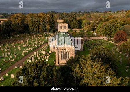 Die Norham Church, die 1161 von den Bischöfen von Durham erbaut wurde, wurde während ihrer langen Geschichte von Robert the Bruce als Hauptquartier genutzt. Stockfoto