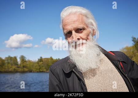 Senior woman Blick in die Kamera Stockfoto