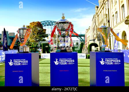 14/10/2022, die 2021 Rugby League World Cups auf dem Display in Newcastle am Tag vor der Eröffnungsfeier im St James Park, Newcastle, Großbritannien Stockfoto