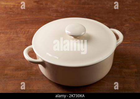 Ein Utensilientopf, der häufig zum Kochen von Speisen verwendet wird Stockfoto