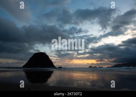 Pulau Merah Beach auf der Roten Insel in Banuywangi, Ost-Java, Indonesien Stockfoto