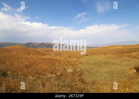 Blick von der Straße P16, Charyn Canyon, Tien Shan Mountains, Almaty Region, Kasachstan, Zentralasien Stockfoto