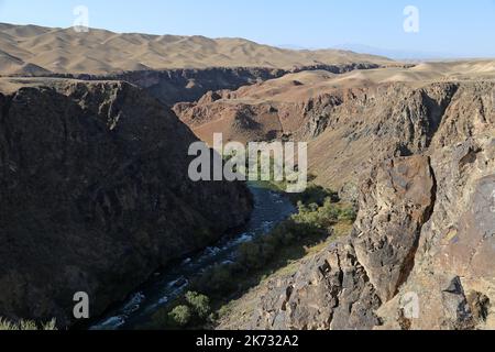 Aussichtspunkt Charyn River, östlich von Aktogay auf der Straße P16, Tien Shan Mountains, Almaty Region, Kasachstan, Zentralasien Stockfoto