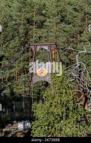 Finnland. 11. September 2022. Neue Lapinsalmi-Brücke, die 2019 als Ersatz für die alte gebrochene Hängebrücke im Repovesi-Nationalpark in Finnland errichtet wurde Stockfoto