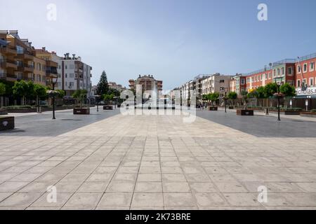 Demre, Antalya, Türkei - 03. Juni 2019: Der zentrale Platz der Stadt Demre in der Nähe der Nikolaikirche Stockfoto