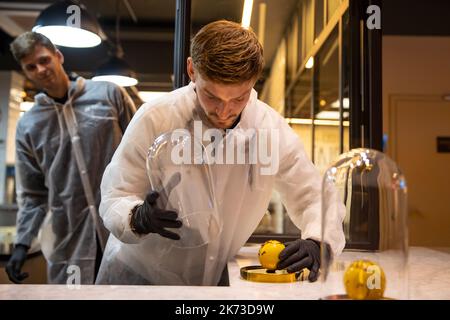 Der Belgier David Goffin wurde während eines Medientages im Chocolate Nation Museum vor dem ATP-Turnier der European Open Tennis in Antwerpen am Montag, den 17. Oktober 2022, fotografiert. BELGA FOTO DAVID PINTENS Stockfoto