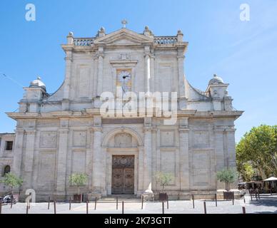 Die Stiftskirche Notre-Dame-des-Anges, früher Basilika Saint-Laurent genannt, in L'Isle-sur-la-Sorgue. Frankreich Stockfoto