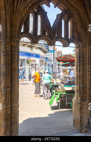 Obst- und Gemüsestände, Market Place, Sherborne, Dorset, England, Vereinigtes Königreich Stockfoto